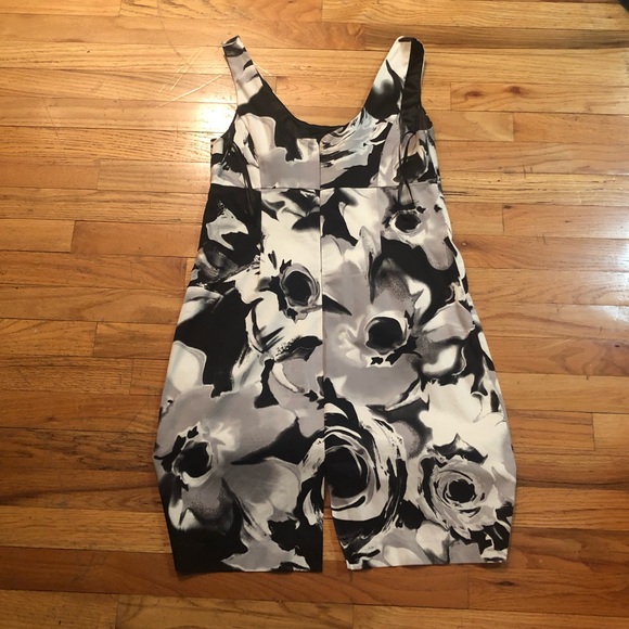 New York & Co. Floral patterned grayscale dress, Size 6 - Picture 3 of 6